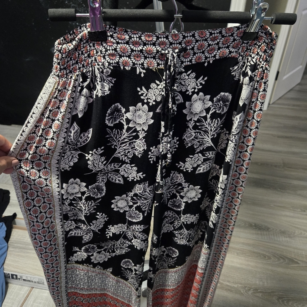 NWOT Flowy Lightweight Floral Pants *BOHO*